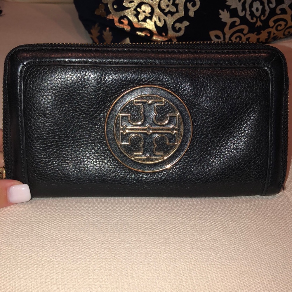 Authentic Tory Burch Leather Wallet
